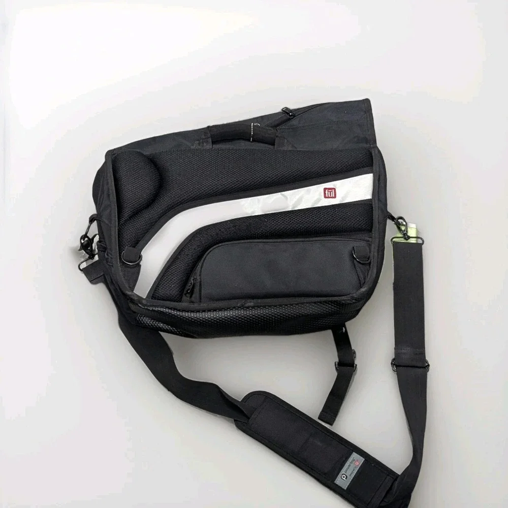 FUL Messenger Powerbag Bag With Built In Power Charger Battery Pack NWT